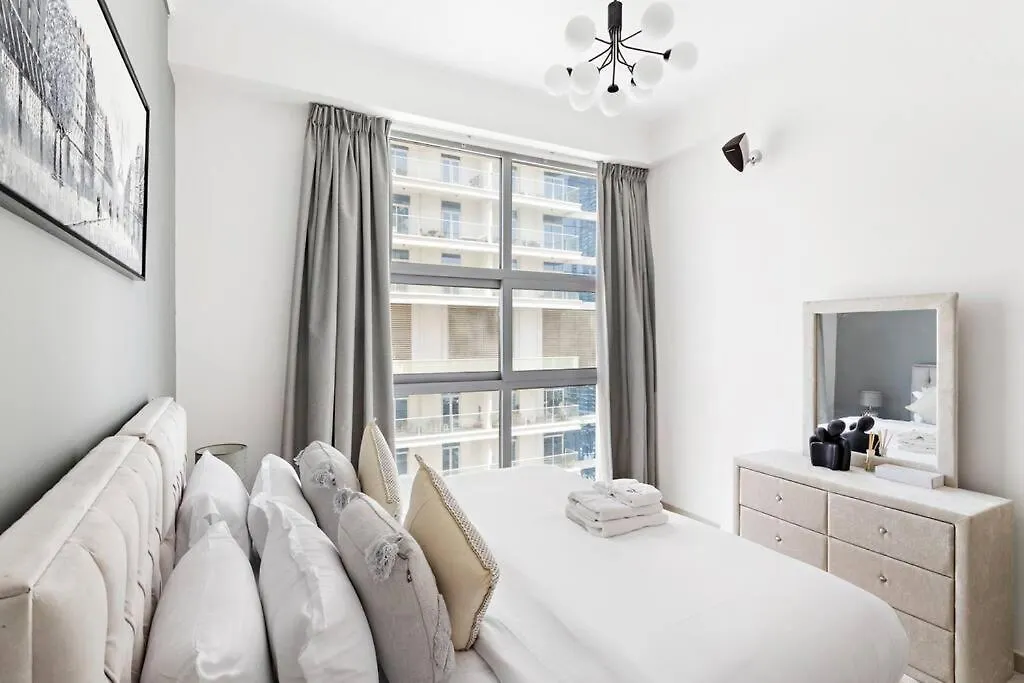 Stonetree - Modern 1 Bedroom Apartment Near Marina Beach Dubai